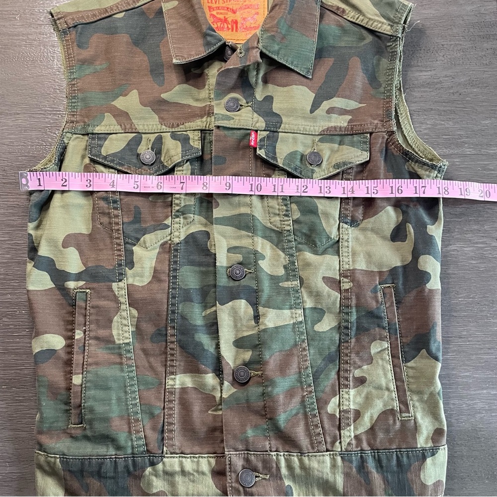 Levi's Women's Camouflage Sleeveless Denim Vest - Green/Brown - Picture 10 of 11